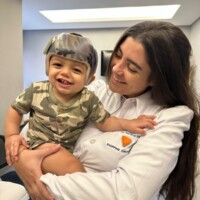 Dra Mariana Maia com nénem em tratamento de Assimetria Craniana